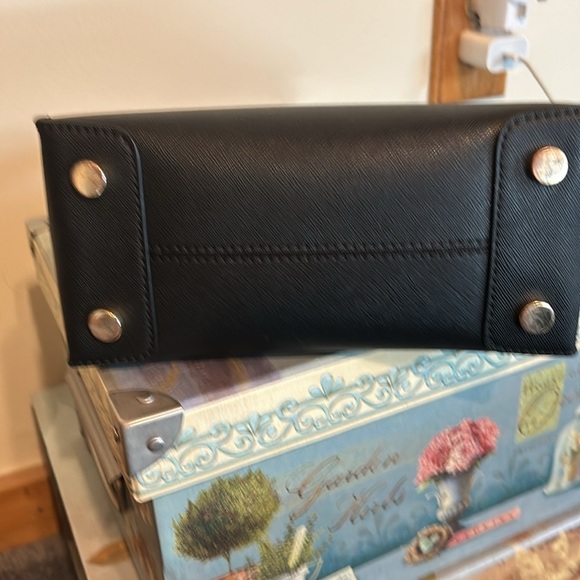 Michael Kors Mercer Medium Black Leather Crossbody Purse With Handles - Picture 2 of 6